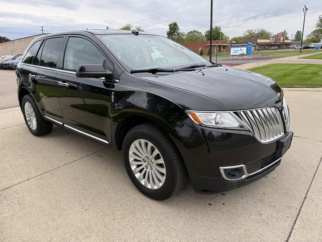 Used 2013 Lincoln MKX FWD image 3