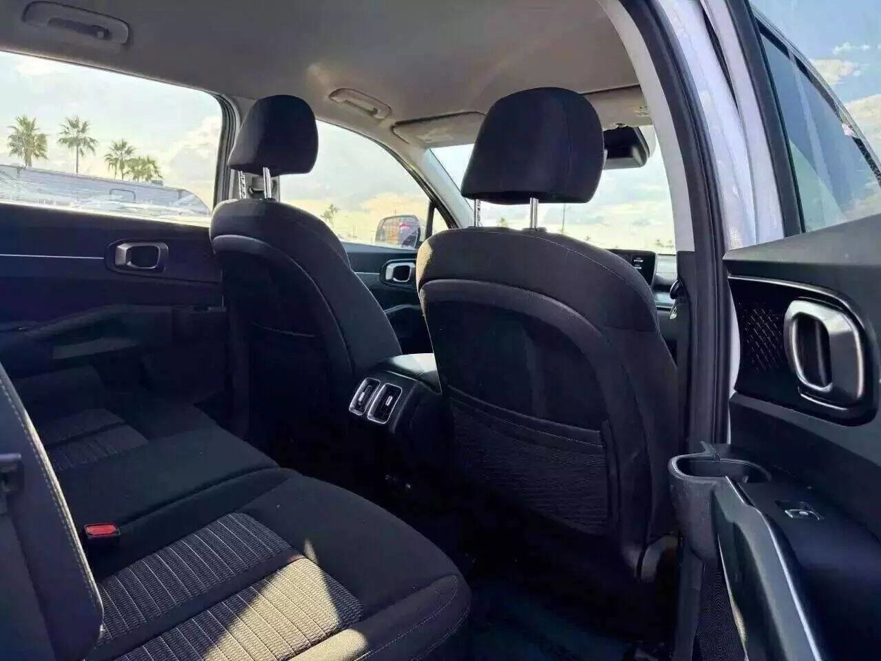 Used 2023 Kia Sorento LX image 23
