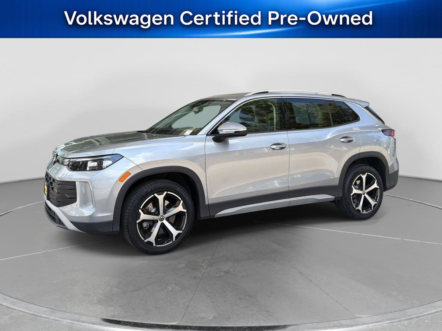 Certified 2025 Volkswagen Tiguan SE w/ Panoramic Sunroof Package