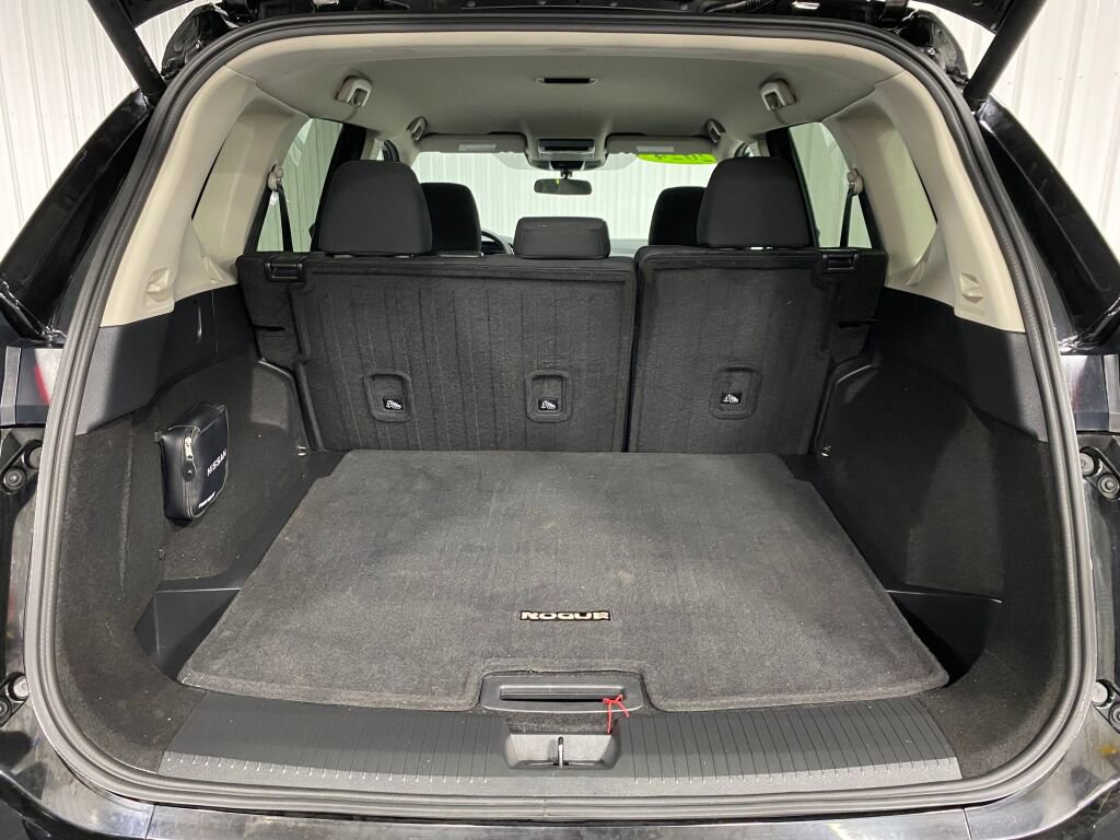 Used 2024 Nissan Rogue SV image 11