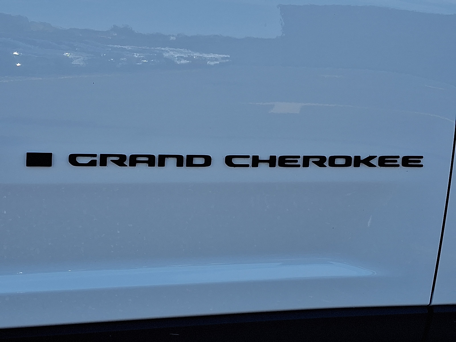 Used 2023 Jeep Grand Cherokee Limited w/ Black Appearance Package AWD/4WD image 29