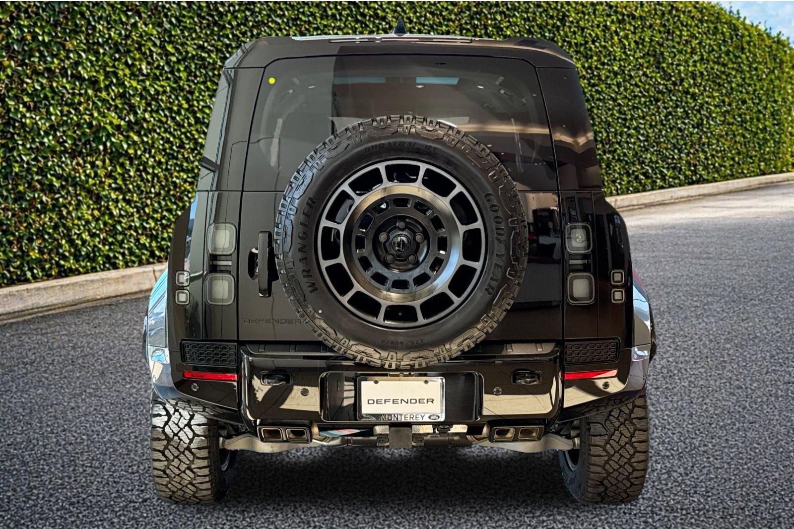 New 2026 Land Rover Defender 110 OCTA AWD/4WD image 5