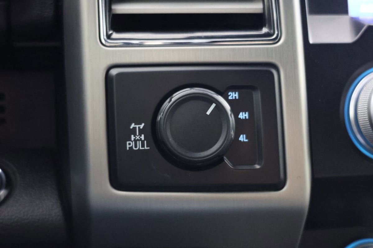 Used 2021 Ford F350 Platinum w/ Tremor Off-Road Package AWD/4WD image 18