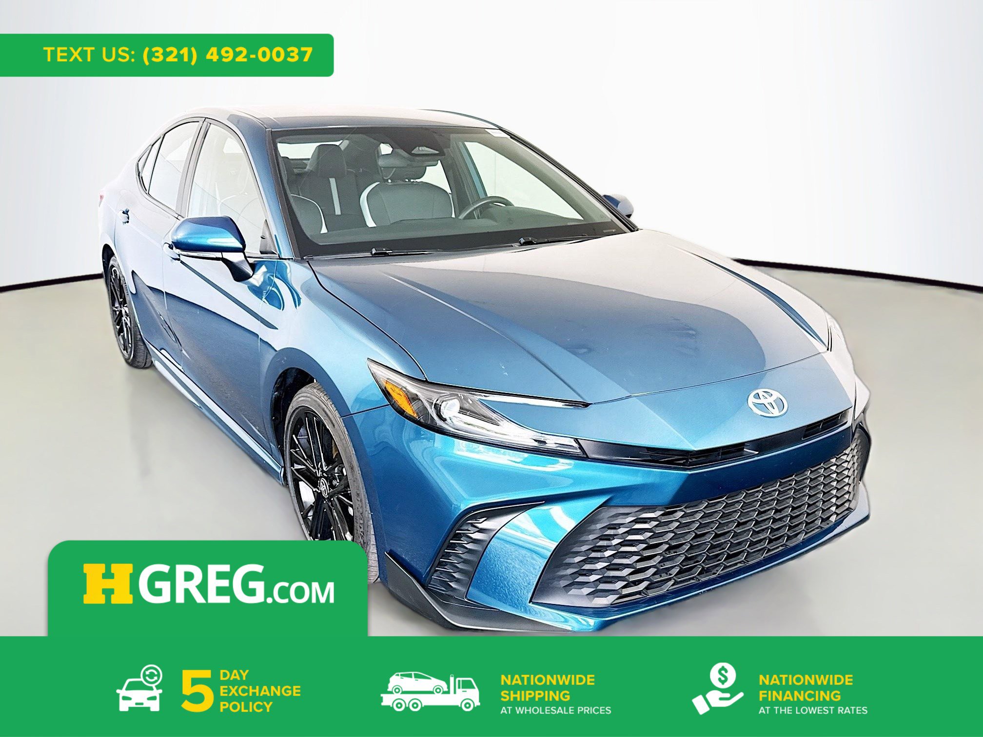 Used 2025 Toyota Camry SE FWD image 1