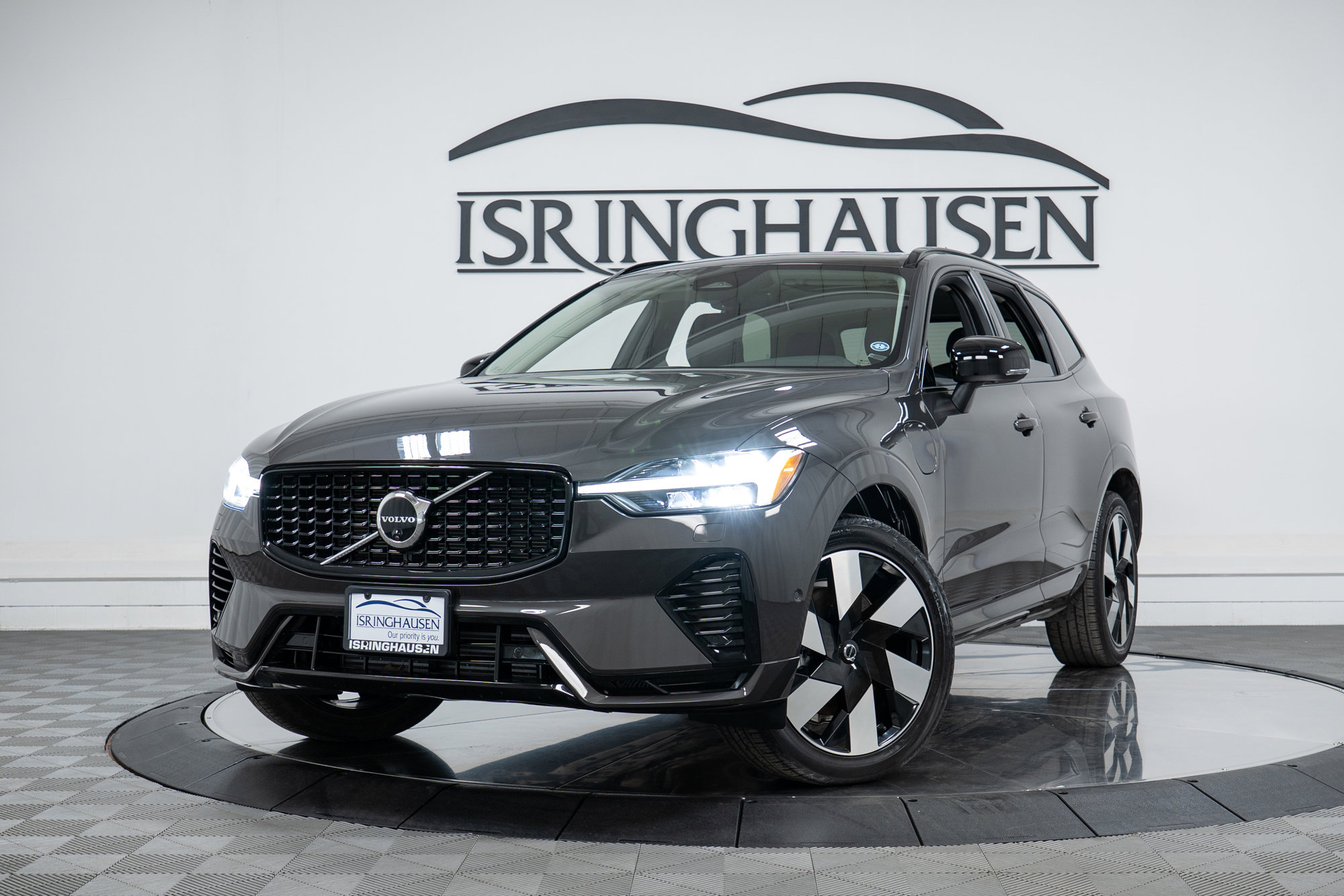 Used 2025 Volvo XC60 T8 Plus w/ Climate Package image 26