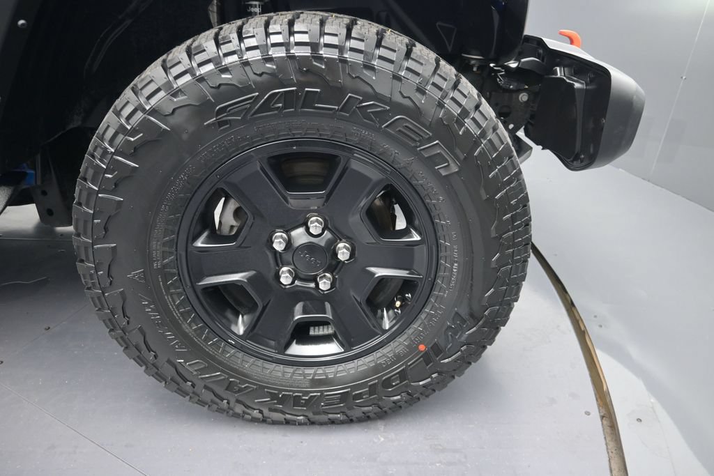 Used 2023 Jeep Gladiator Mojave w/ LED Lighting Group AWD/4WD image 9