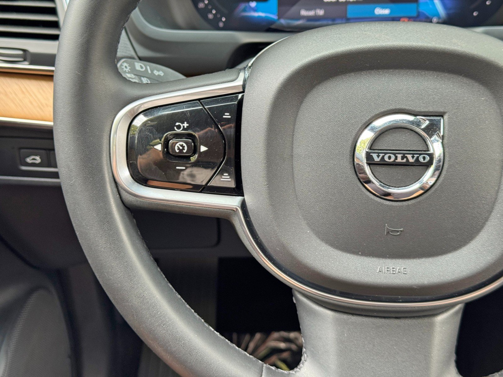 Used 2023 Volvo XC90 T8 Core AWD/4WD image 22