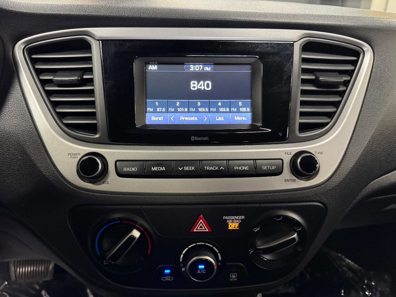 Used 2020 Hyundai Accent SE image 24