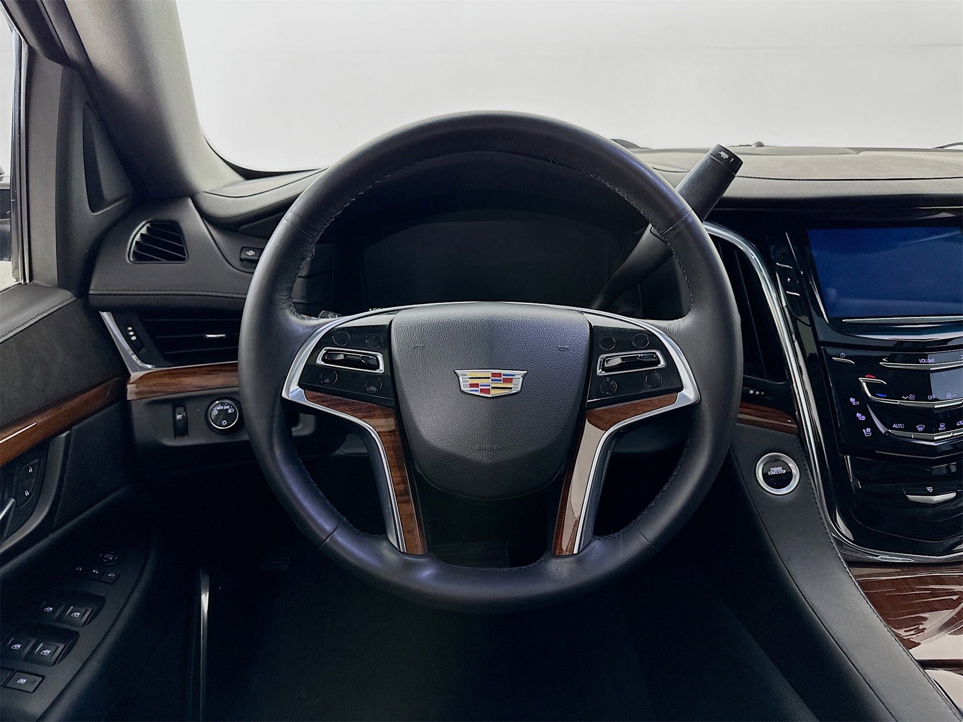 Used 2015 Cadillac Escalade Luxury image 24