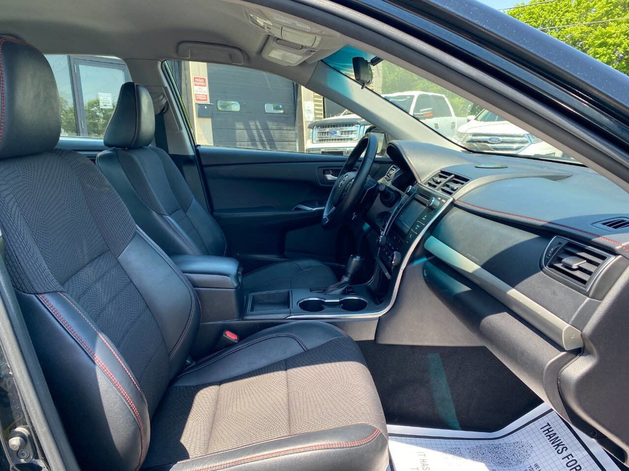 Used 2016 Toyota Camry SE FWD image 29
