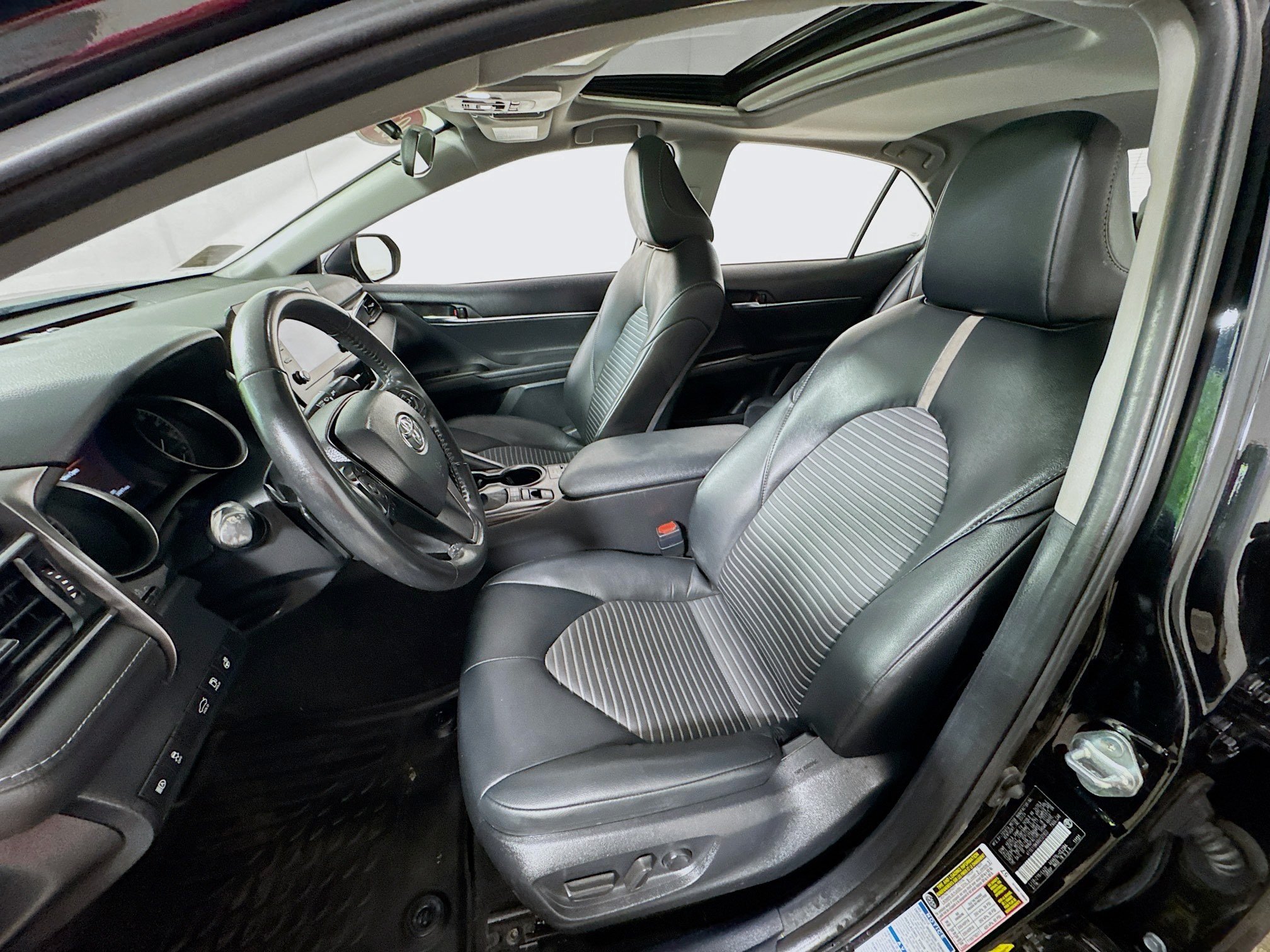 Used 2024 Toyota Camry SE w/ Cold Weather Package AWD/4WD image 13