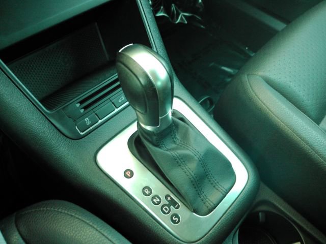 Used 2011 Volkswagen Tiguan SE image 41