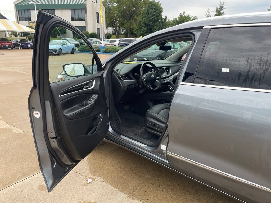 Used 2021 Buick Enclave Avenir w/ Avenir Technology Package AWD/4WD image 13