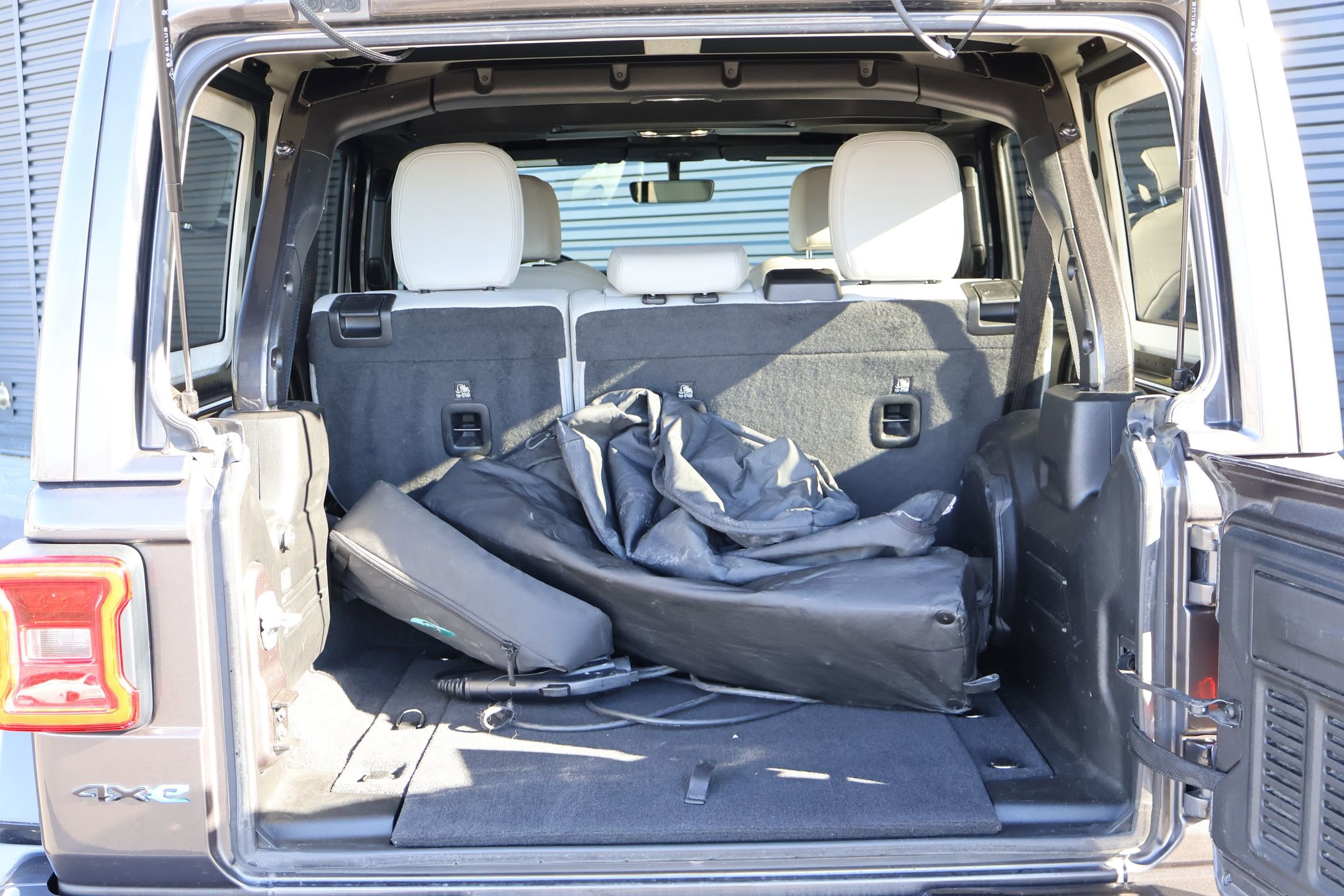 Used 2021 Jeep Wrangler Unlimited Sahara image 25