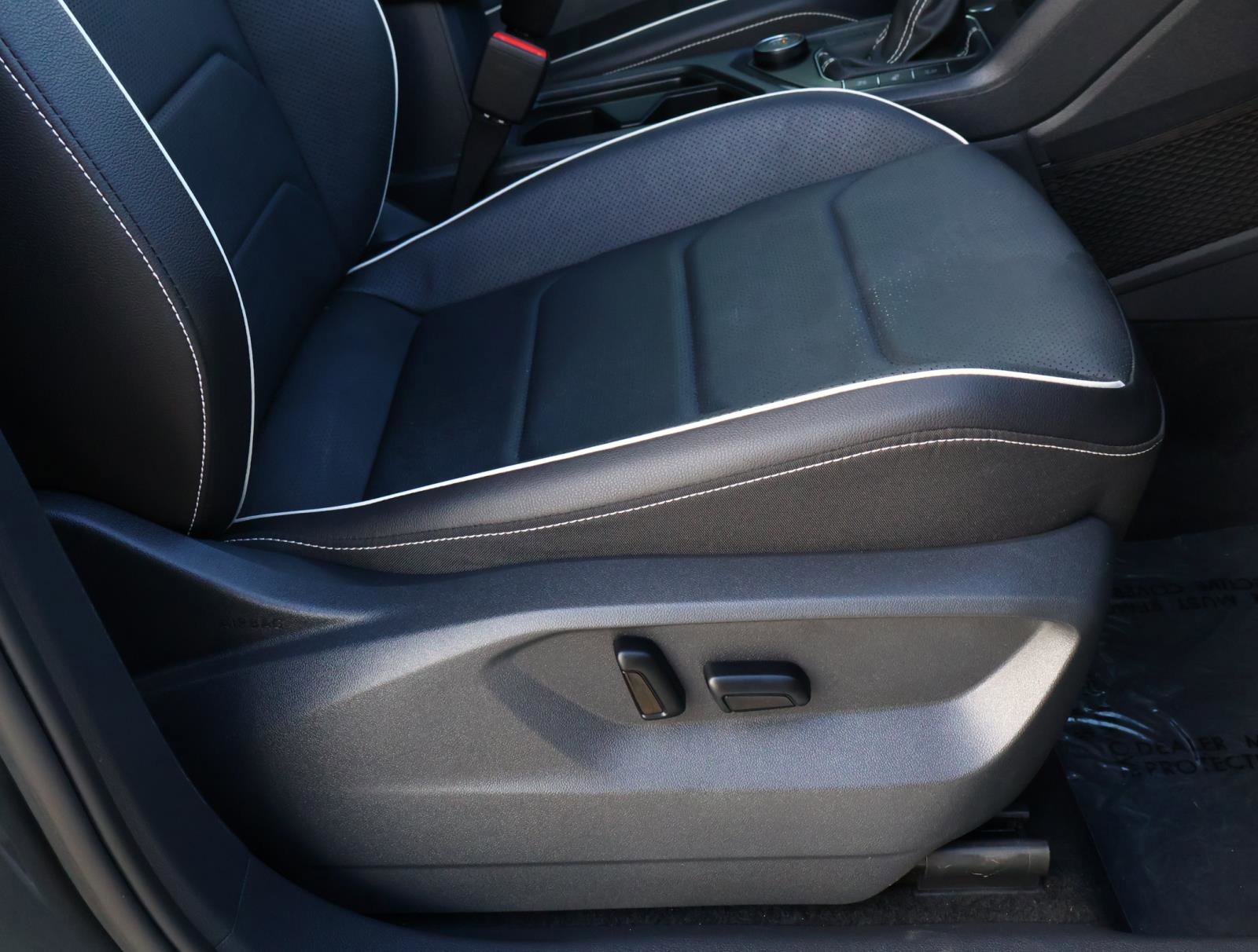 Used 2022 Volkswagen Tiguan SEL R-Line image 19