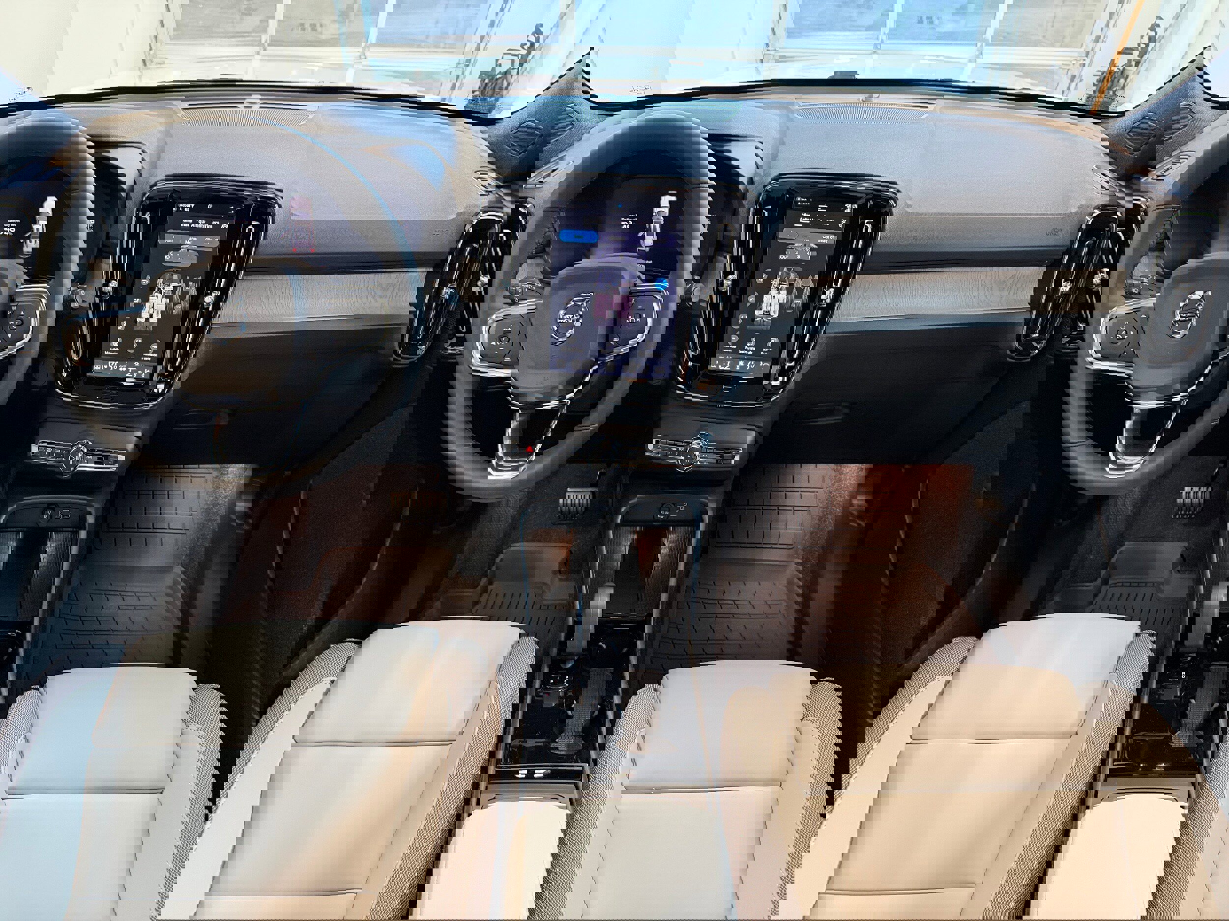 New 2026 Volvo EX40 Plus w/ Climate Package image 20