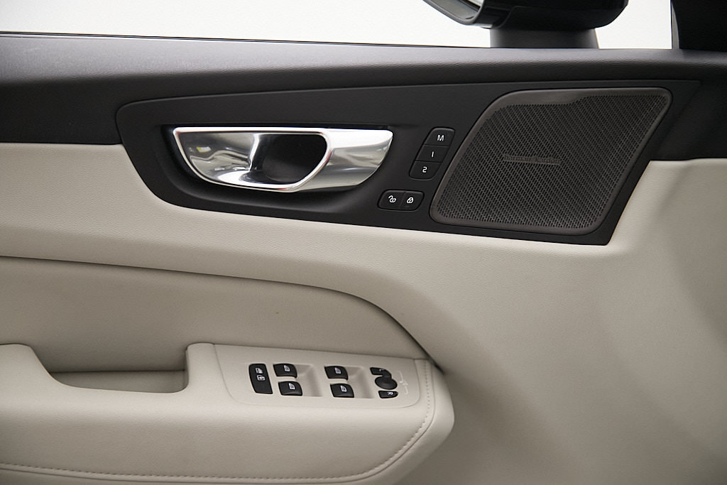Certified 2026 Volvo XC60 B5 Ultra AWD/4WD image 11