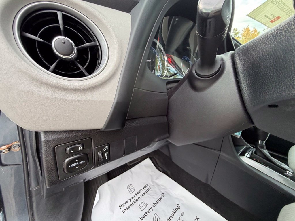 Used 2018 Toyota Corolla LE FWD image 16