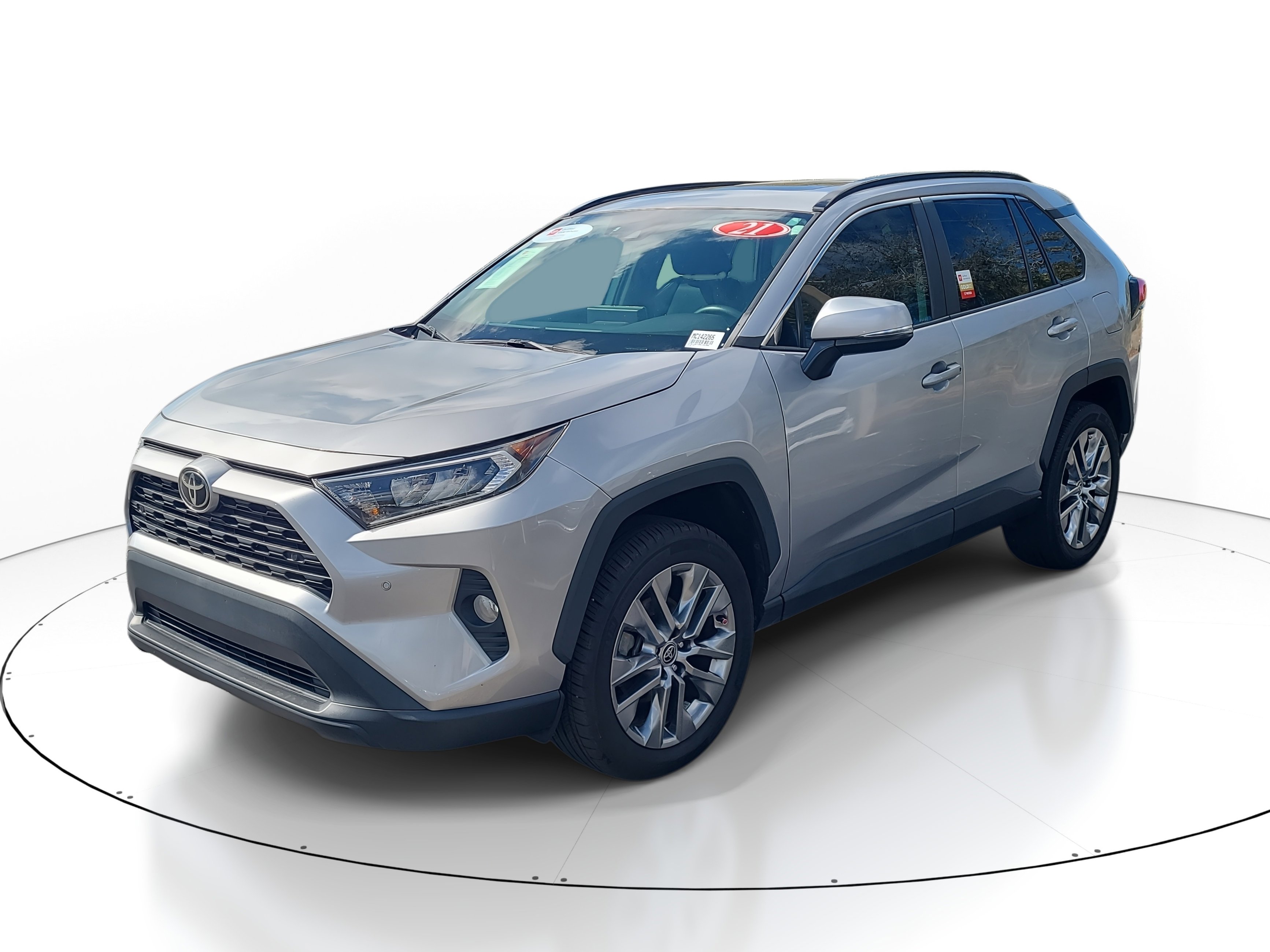 Used 2021 Toyota RAV4 XLE Premium image 3