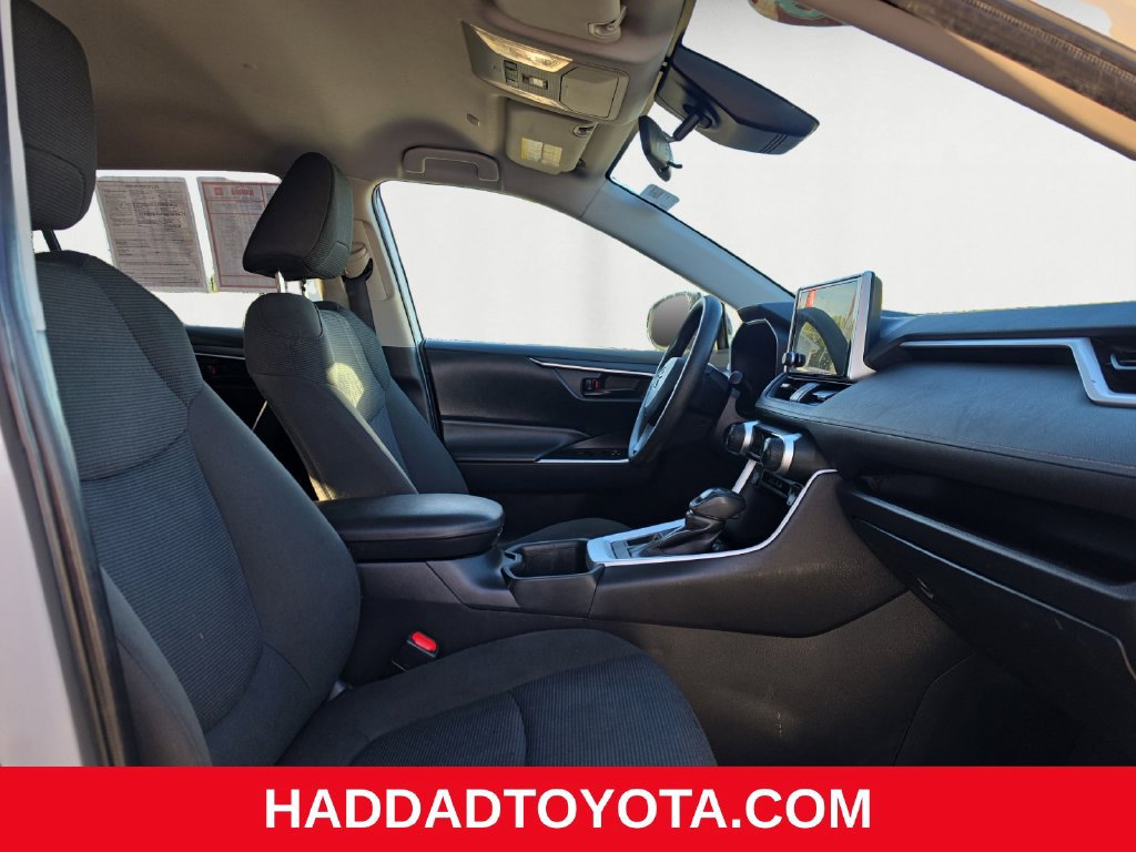 Used 2023 Toyota RAV4 LE AWD/4WD image 16