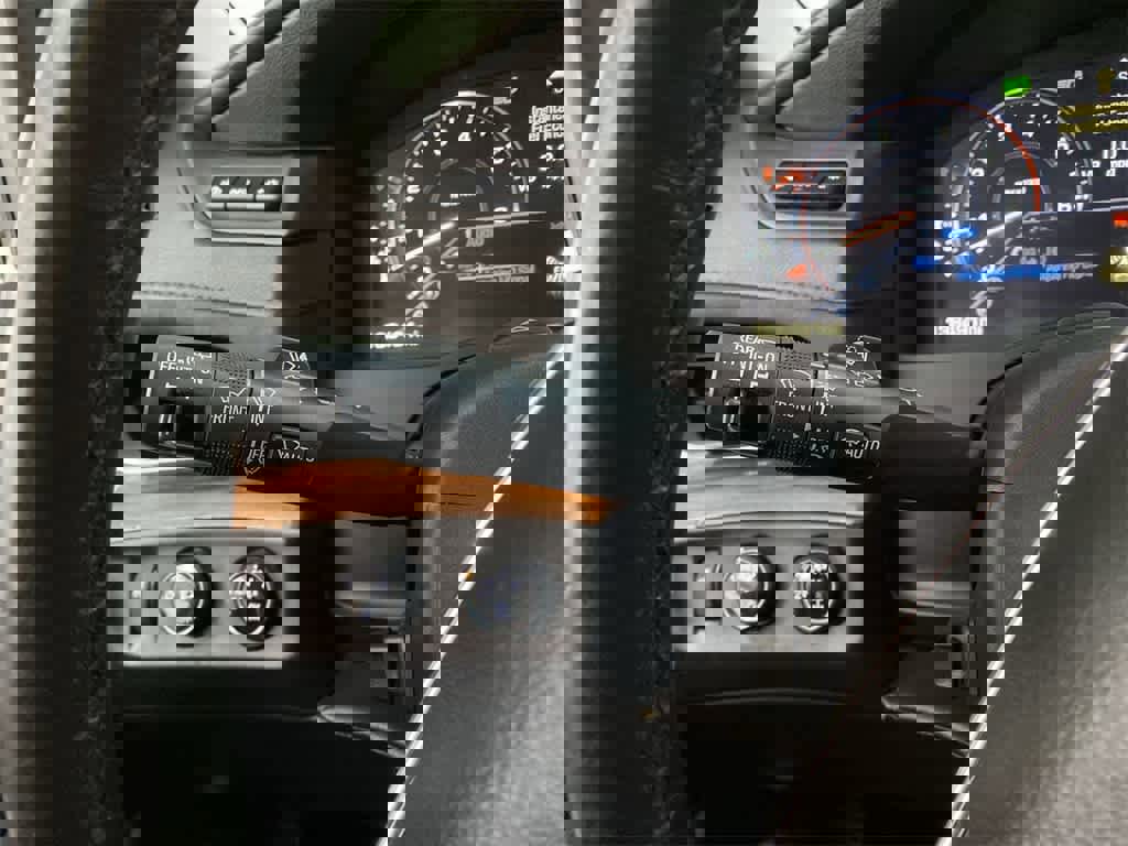 Used 2015 Cadillac Escalade Luxury image 22