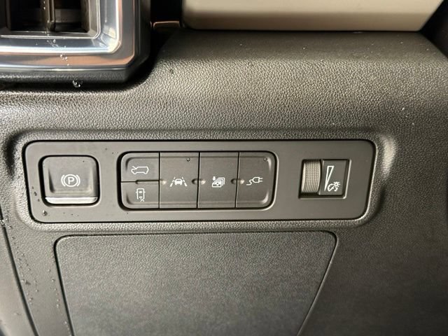 Used 2026 GMC Hummer EV SUV w/ LPO, Dark Essentials Package AWD/4WD image 32