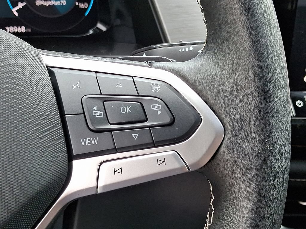 Used 2025 Volkswagen Atlas Cross Sport SE FWD image 21