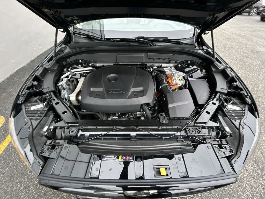 New 2025 Volvo XC60 T8 Plus w/ Climate Package image 10
