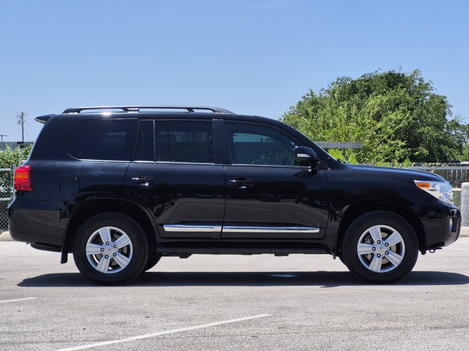 Used 2015 Toyota Land Cruiser AWD/4WD image 6
