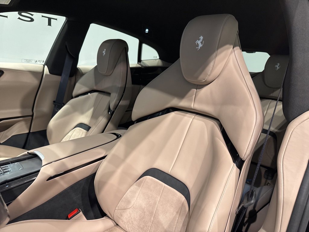 Used 2024 Ferrari Purosangue image 15