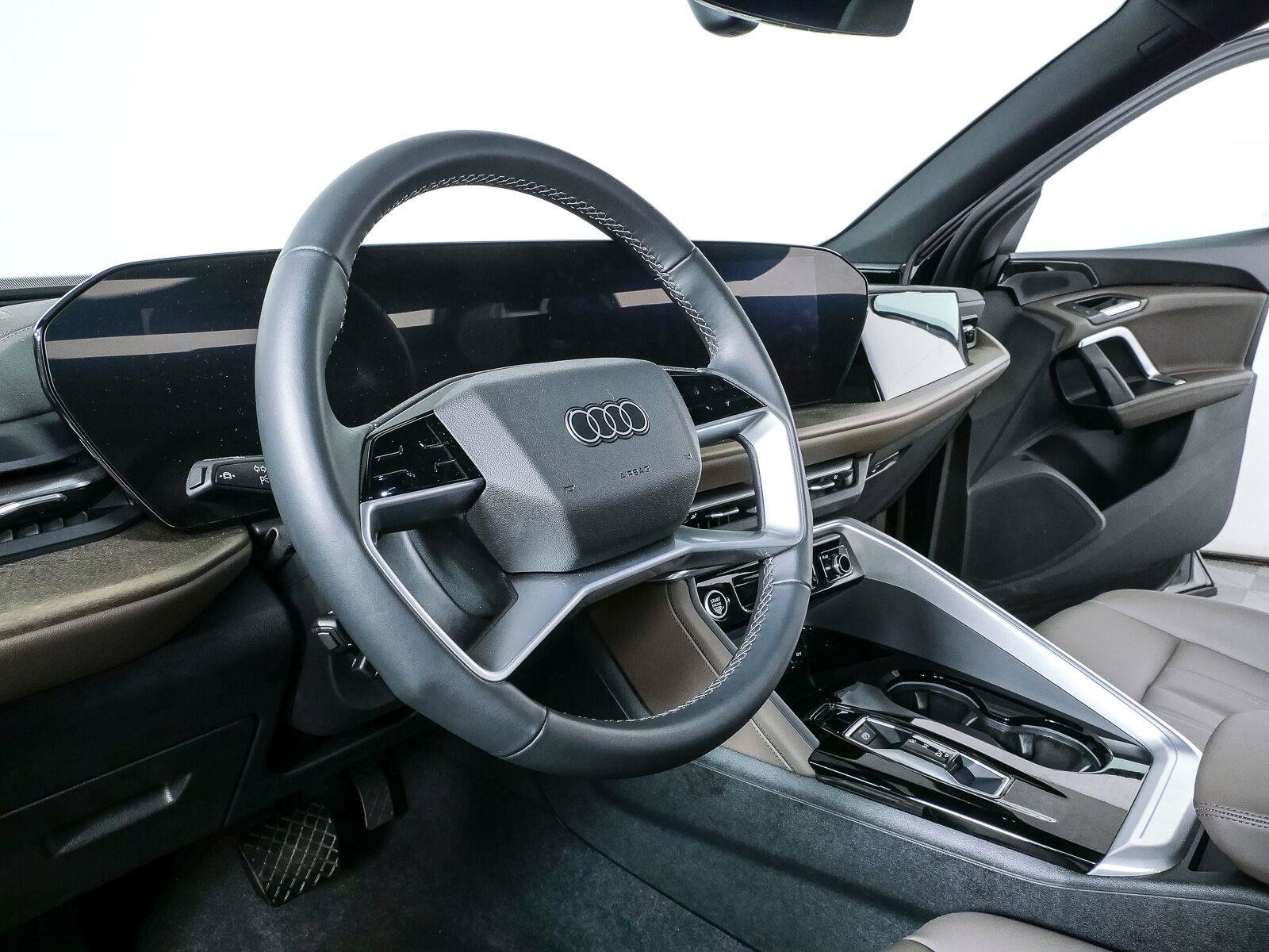 Used 2025 Audi Q5 Premium w/ Convenience Package AWD/4WD image 4