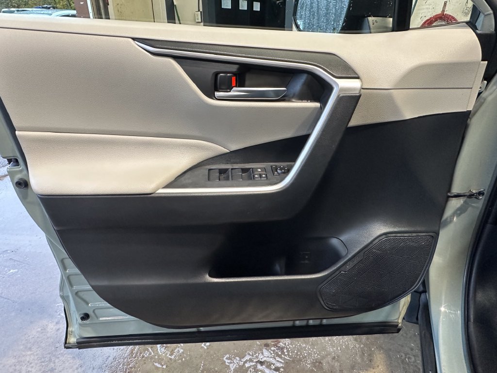 Used 2019 Toyota RAV4 XLE w/ Convenience Package AWD/4WD image 10