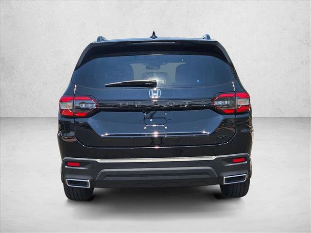Used 2025 Honda Pilot Sport image 6