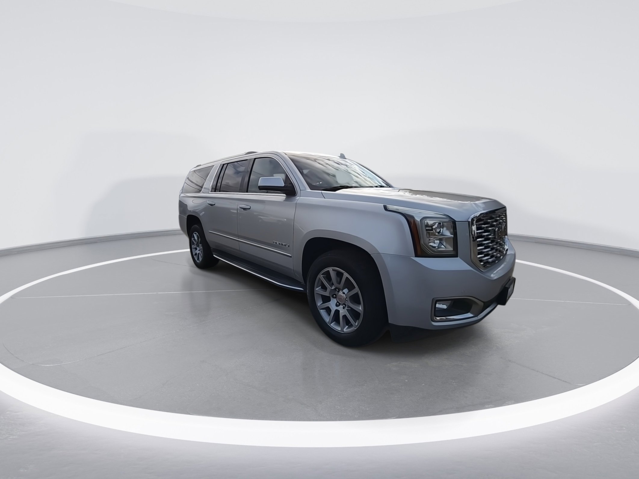 Used 2018 GMC Yukon XL Denali image 2