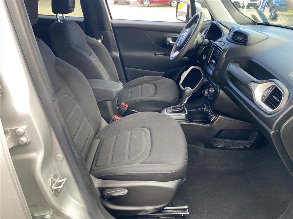 Used 2020 Jeep Renegade Latitude AWD/4WD image 24