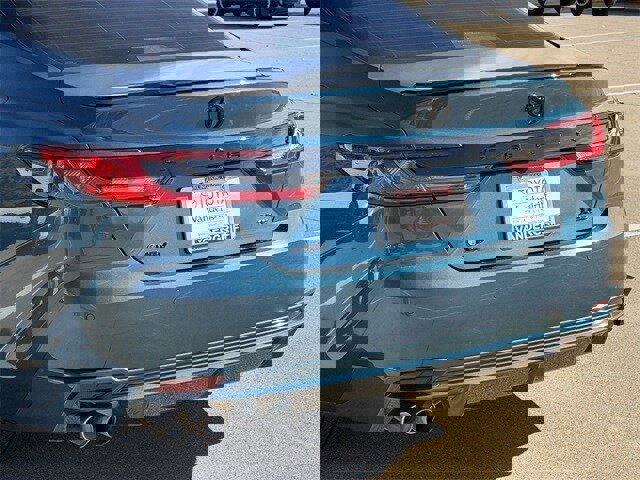 Used 2025 Toyota Camry XSE image 6