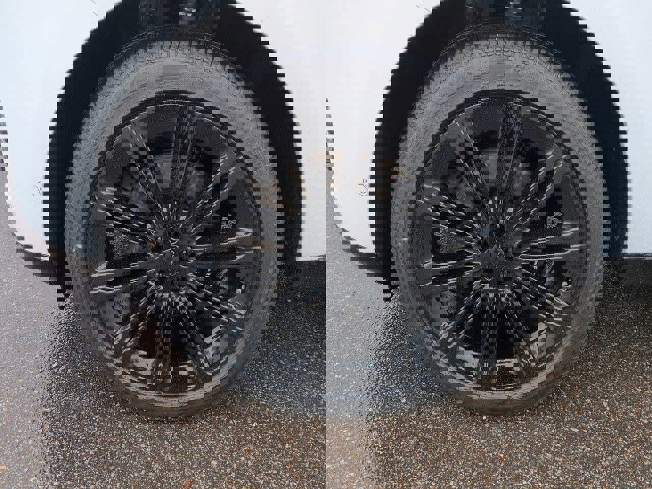 New 2026 Land Rover Range Rover Long Wheelbase SE image 13