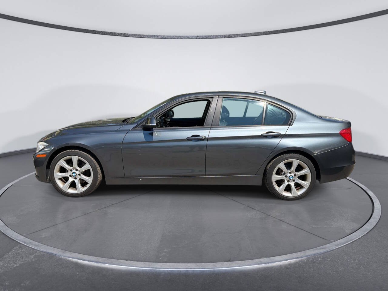 Used 2015 BMW 328i xDrive Sedan AWD/4WD image 2