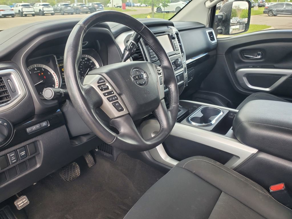 Used 2018 Nissan Titan SV w/ SV Convenience Package AWD/4WD image 15
