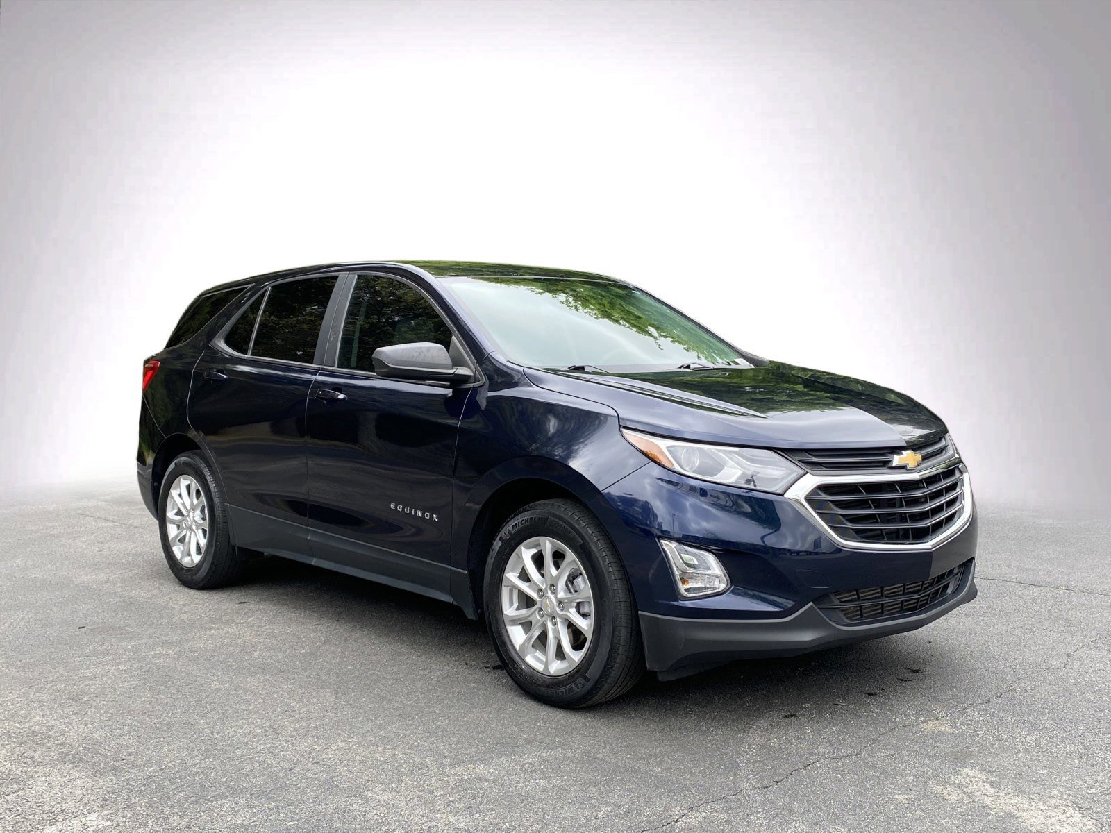 Used 2021 Chevrolet Equinox LS w/ LS Convenience Package image 2