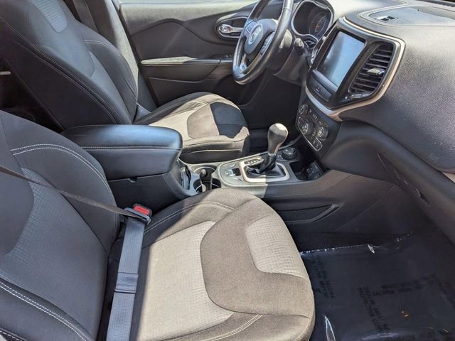 Used 2015 Jeep Cherokee Latitude w/ Comfort/Convenience Group AWD/4WD image 31