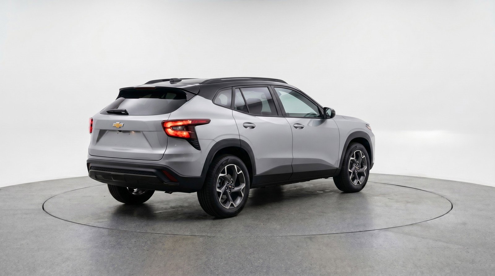 Used 2025 Chevrolet Trax LT FWD image 9