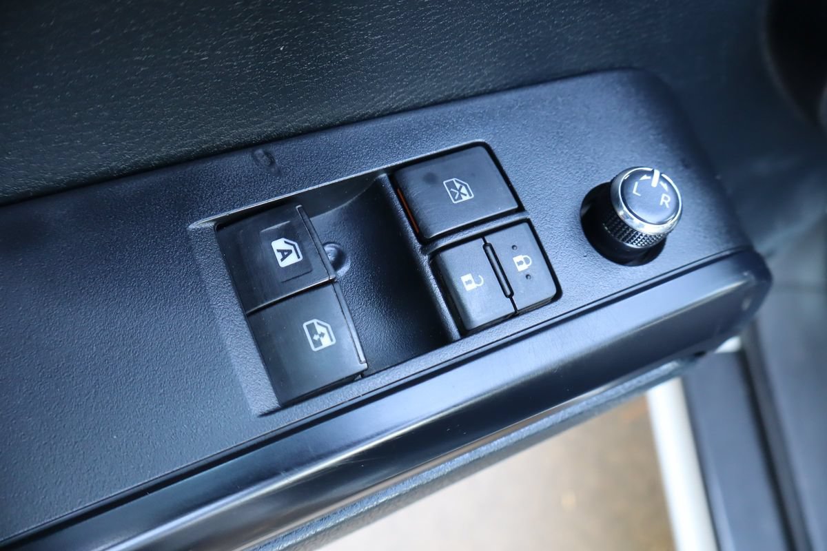 Used 2016 Toyota Tacoma SR AWD/4WD image 25