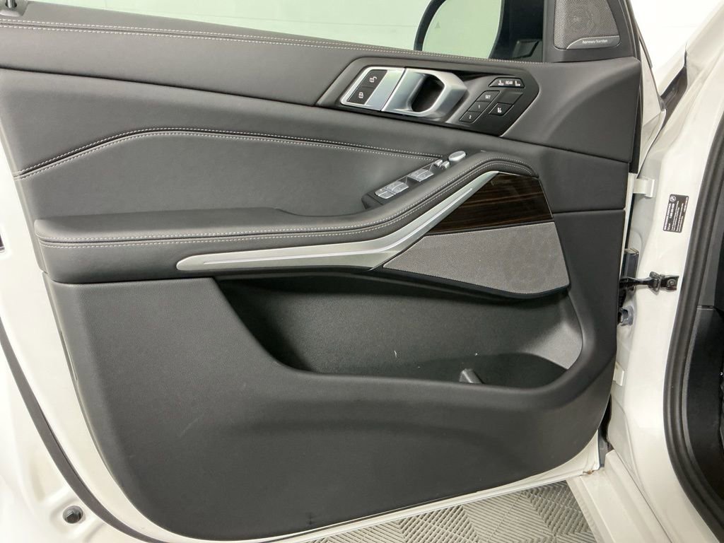 Certified 2025 BMW X7 xDrive40i w/ Premium Package image 19