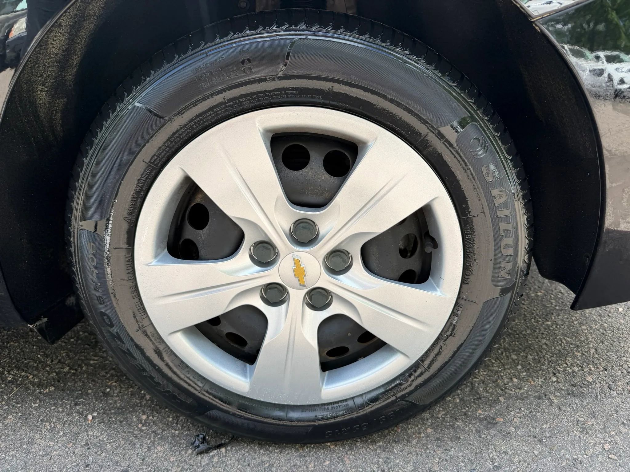 Used 2017 Chevrolet Cruze LS image 29