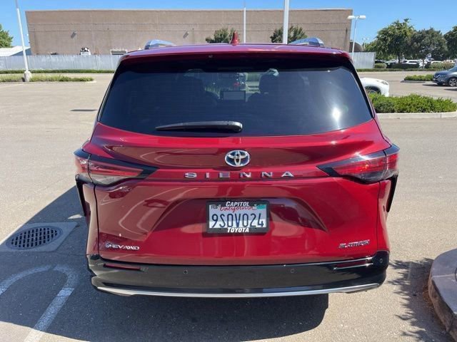 Used 2025 Toyota Sienna Platinum AWD/4WD image 6
