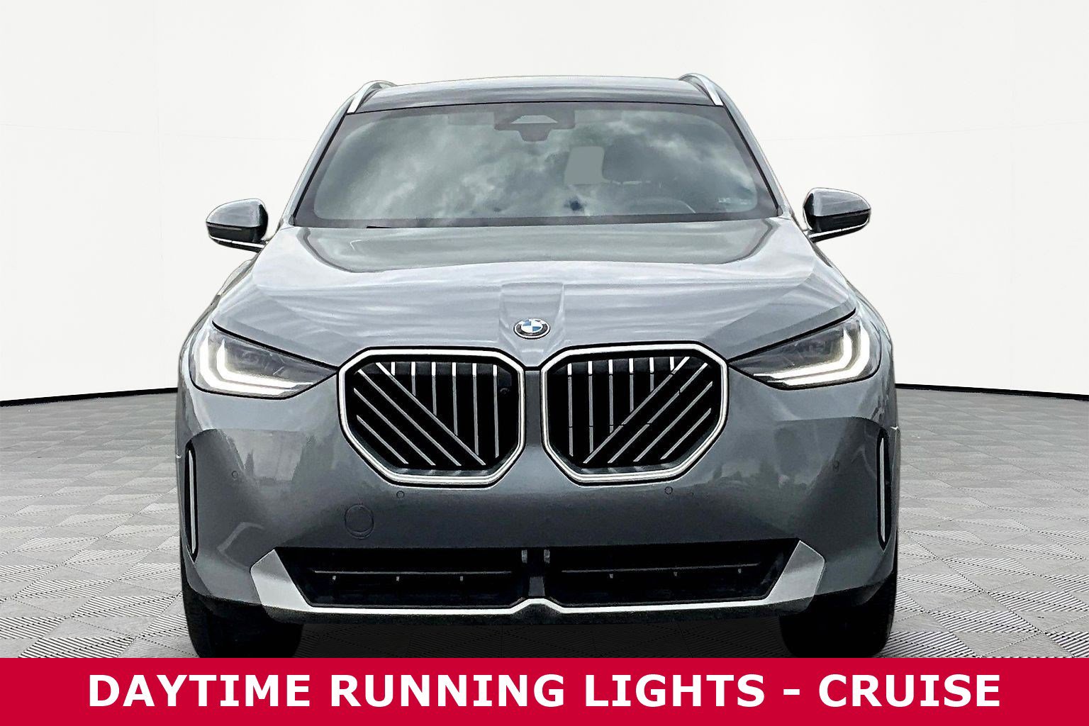 Used 2025 BMW X3 xDrive30i w/ Premium Package AWD/4WD image 2