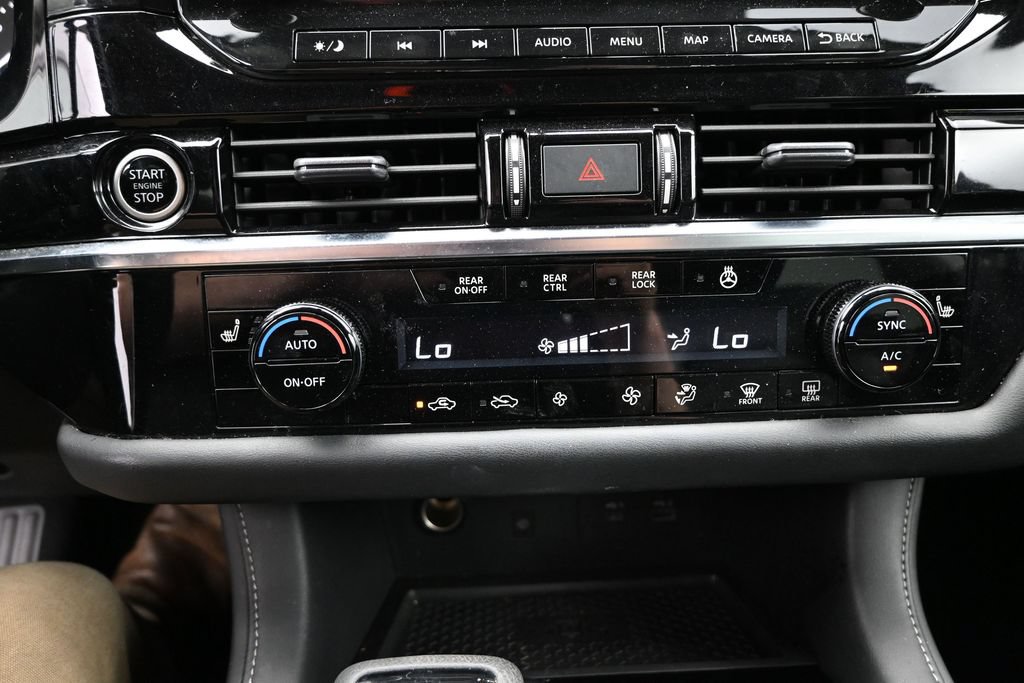 Used 2023 Nissan Pathfinder SL AWD/4WD image 17