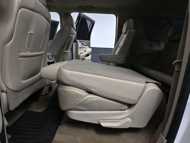 Used 2017 Cadillac Escalade ESV 4WD image 34