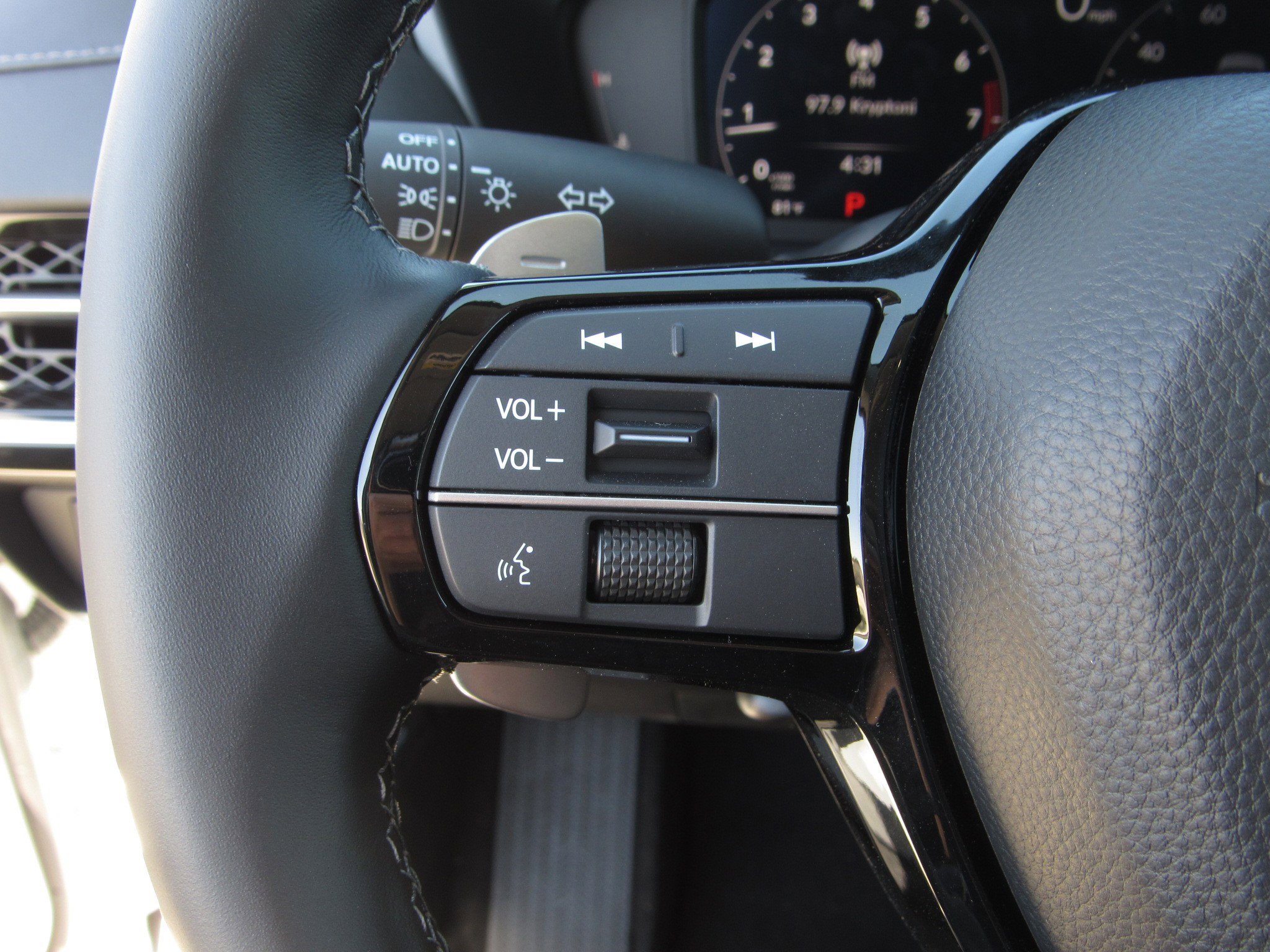 Certified 2025 Acura ADX FWD image 27